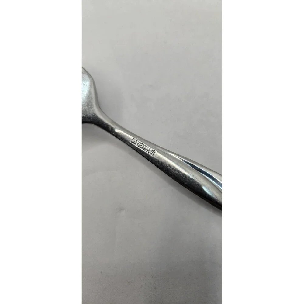 Oneida Satin Aquarius 18/10 Stainless Steel 5pc. Place Setting (Service for One)